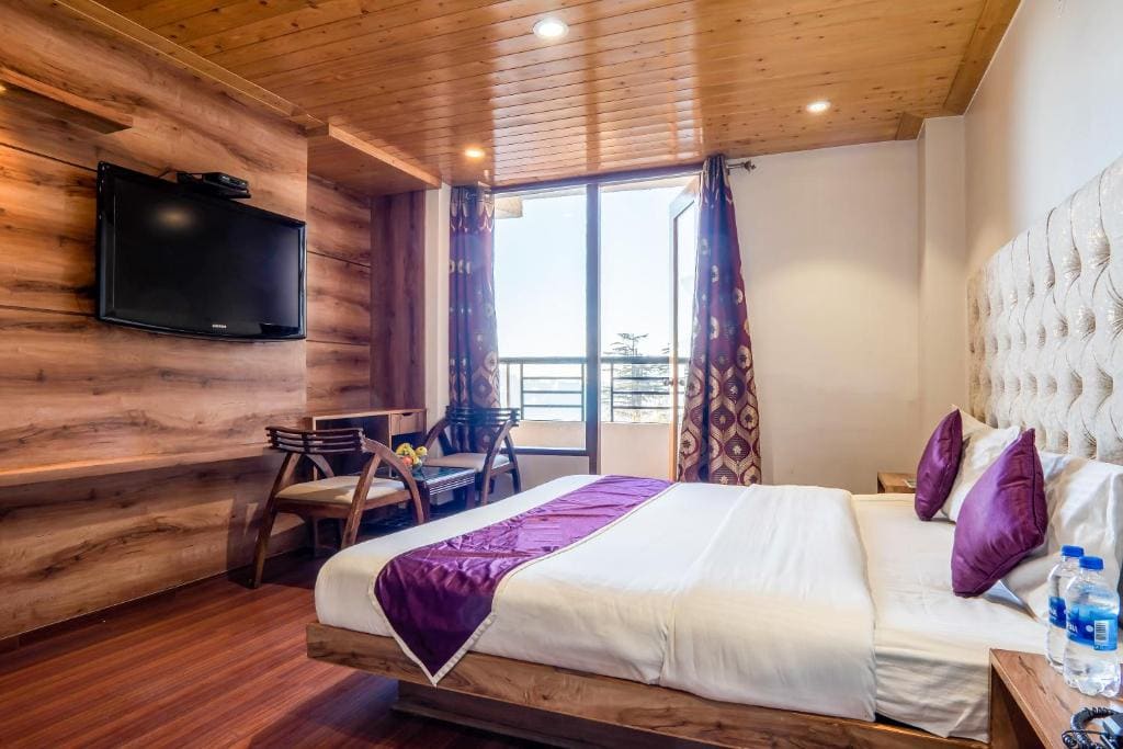 Double Room with Balcony room - Image 2