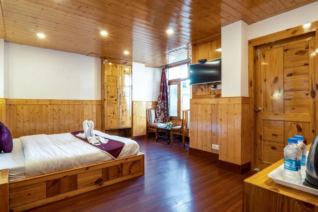 Double Room with Balcony room - Image 1
