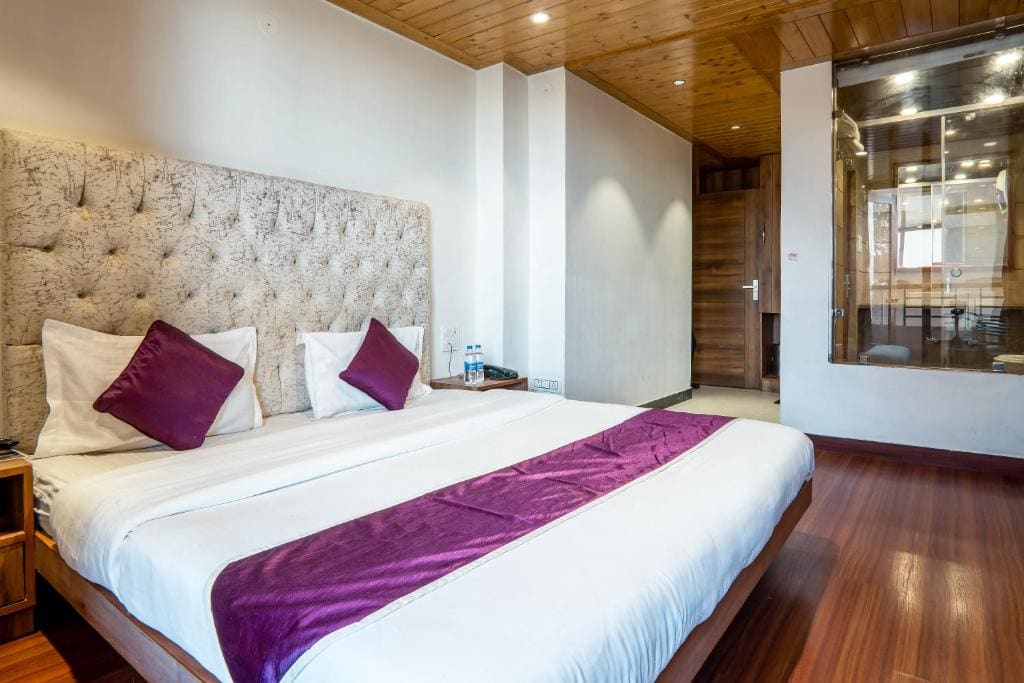 Double Room with Balcony room - Image 3