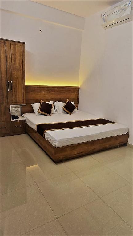 Deluxe Queen Room room - Image 2