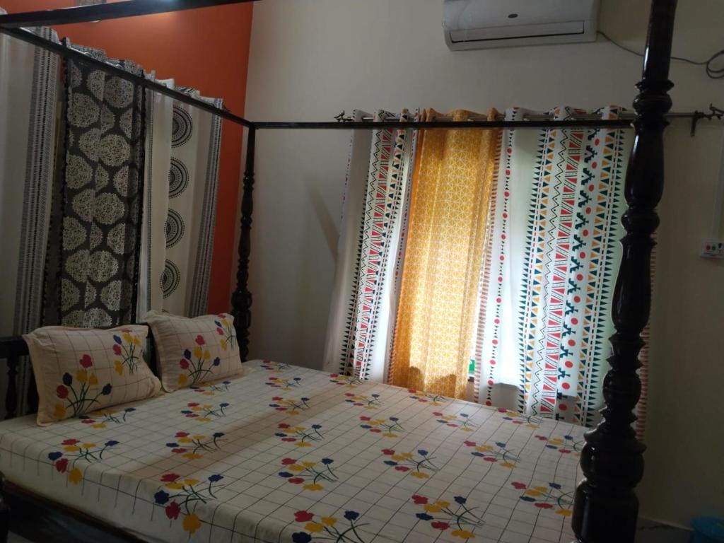 Deluxe Double Room with Balcony room - Image 3