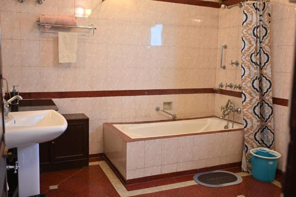 Deluxe Twin Room room - Image 2