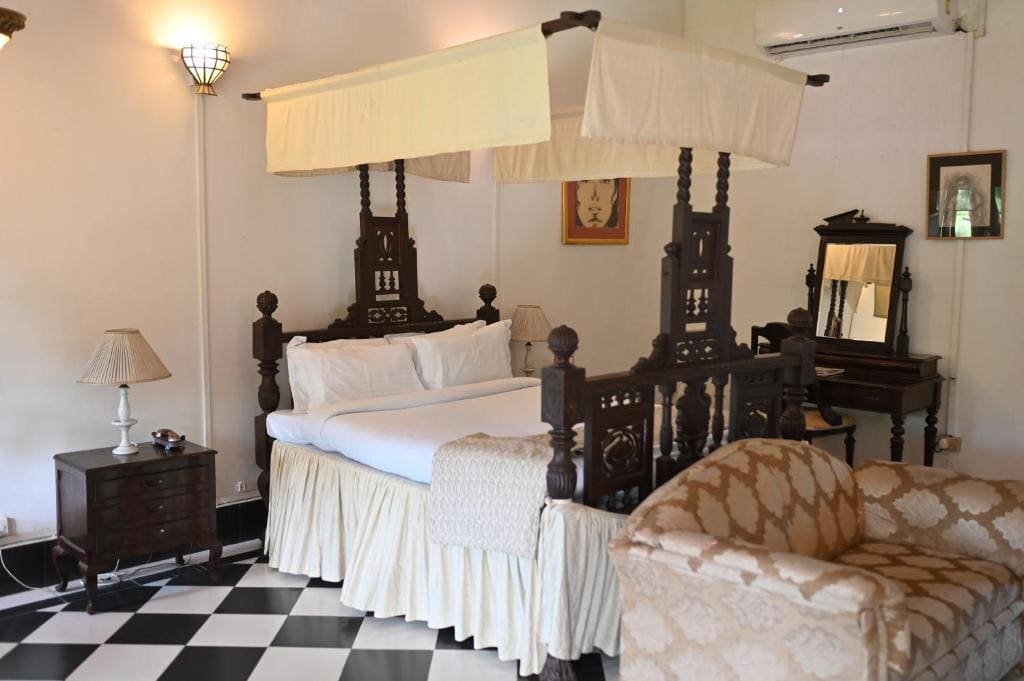 Deluxe Queen Room room - Image 2