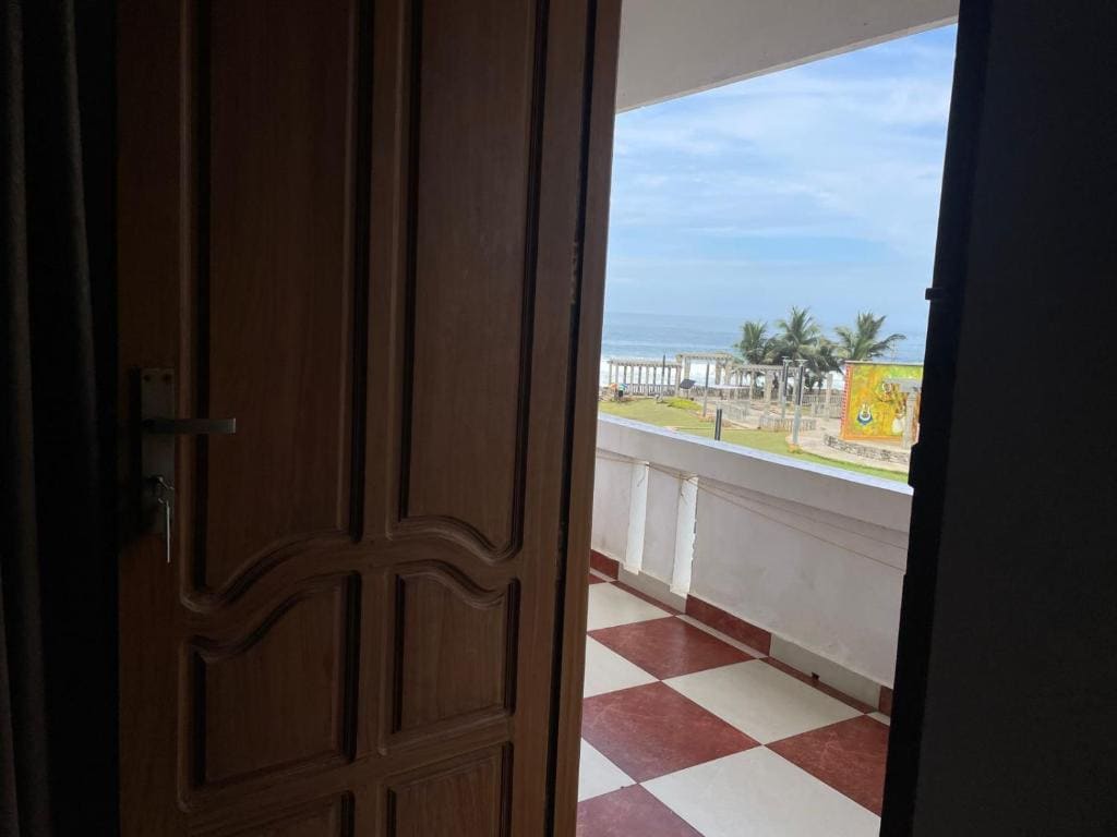 Deluxe Double Room with Sea View room - Image 3