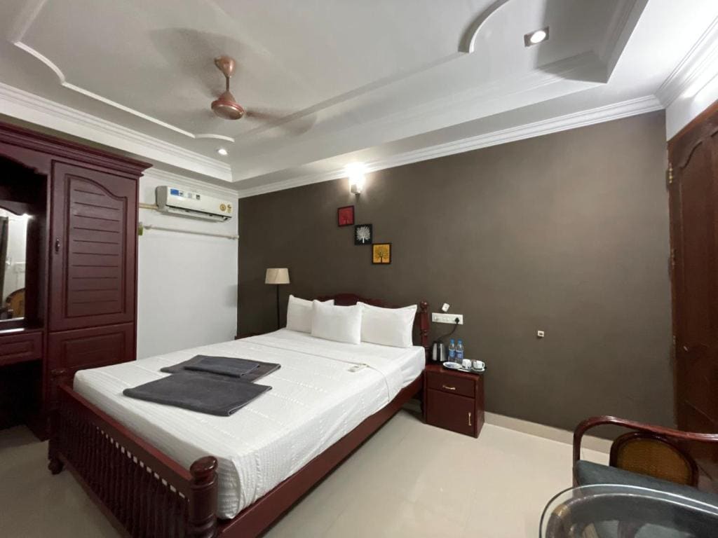 Deluxe Double Room with Sea View room - Image 1