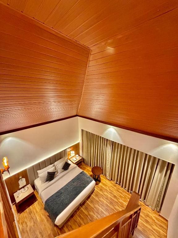 Family Room with One King Bed and One Queen Bed - Mountain View/Non-Smoking room - Image 3