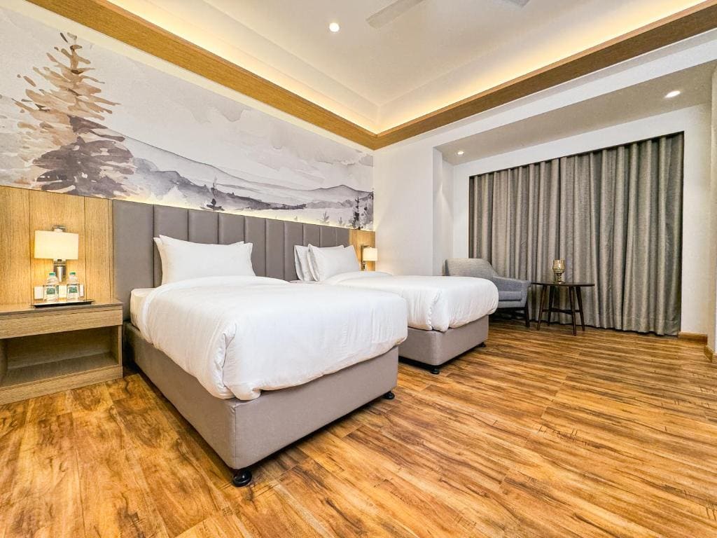 Superior Twin Room with City View - Non-Smoking room - Image 3