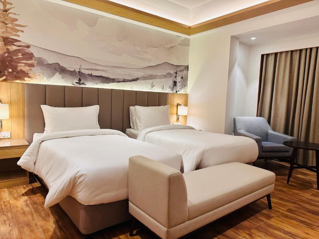Superior Twin Room with City View - Non-Smoking room - Image 1
