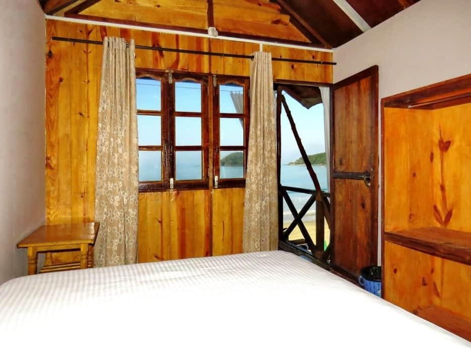 Deluxe Double Room with Balcony and Sea View room - Image 3