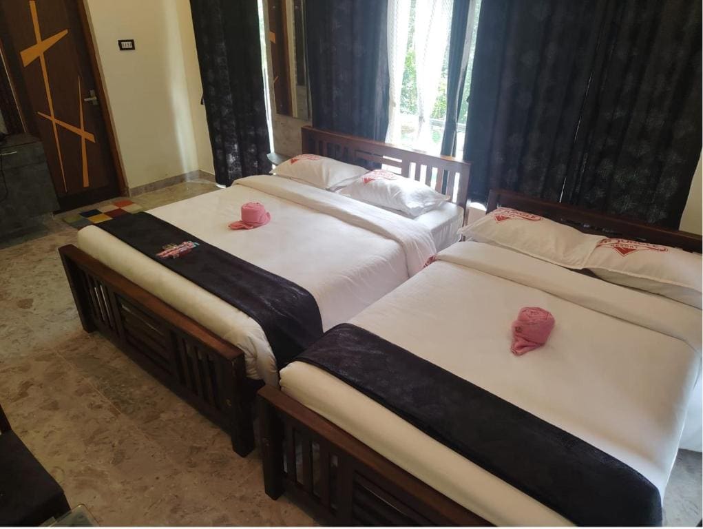 Deluxe Queen Room room - Image 3