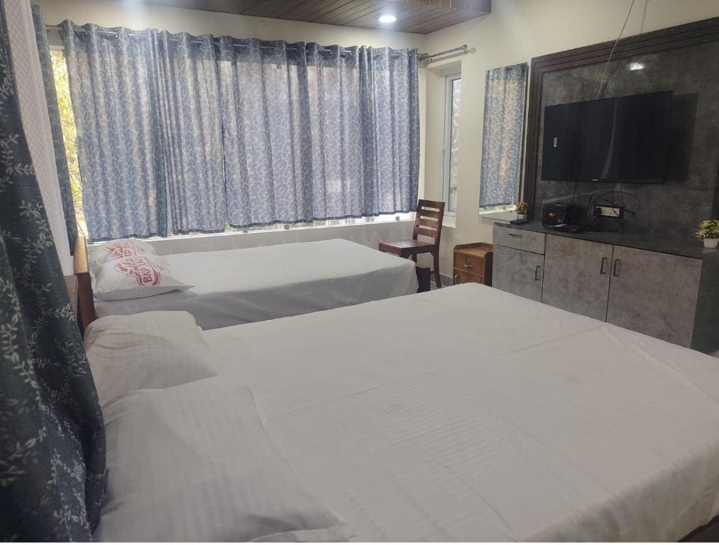 Family Room room - Image 1