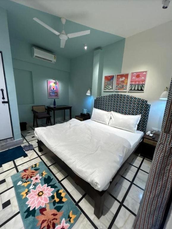 Deluxe Double Room with Bath room - Image 3