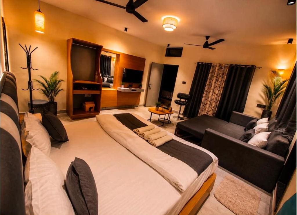 Deluxe Family Room room - Image 3