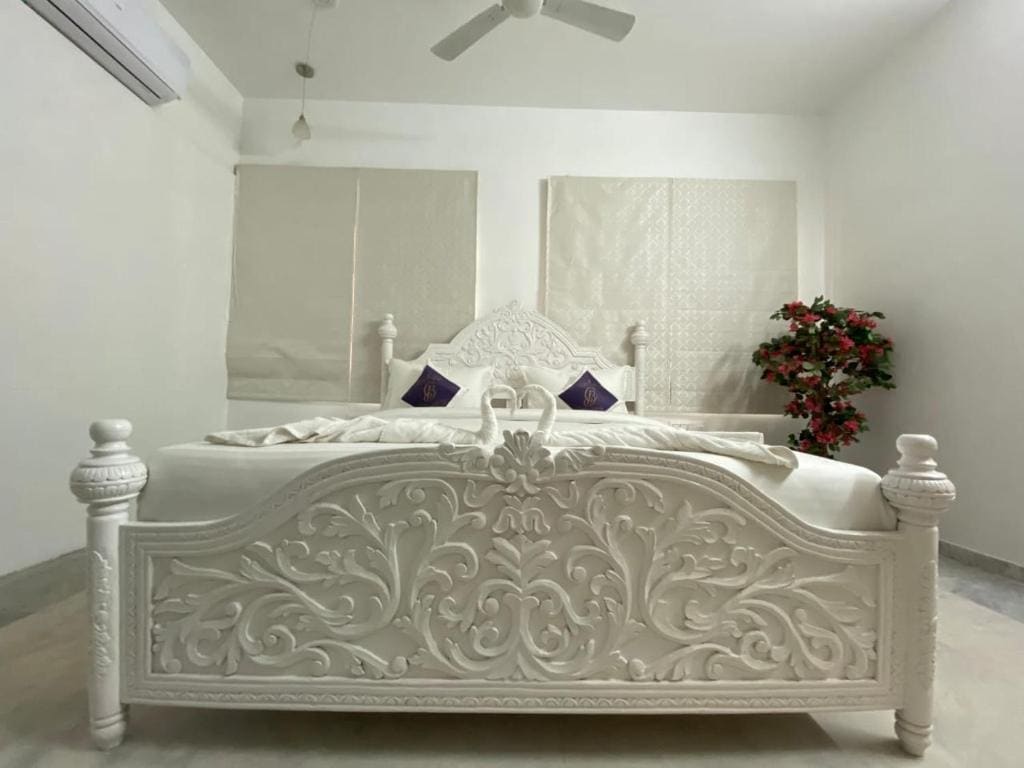 Deluxe Room room - Image 2