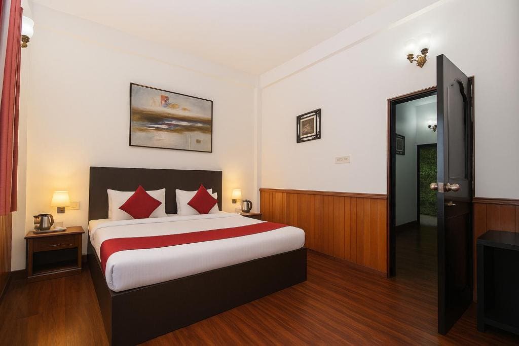Super Deluxe Room with Mountain View with Complimentary High Tea room - Image 3