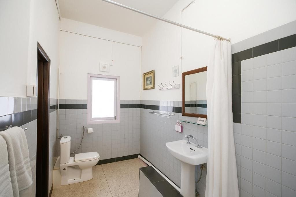 Super Deluxe Room with Mountain View with Complimentary High Tea room - Image 2