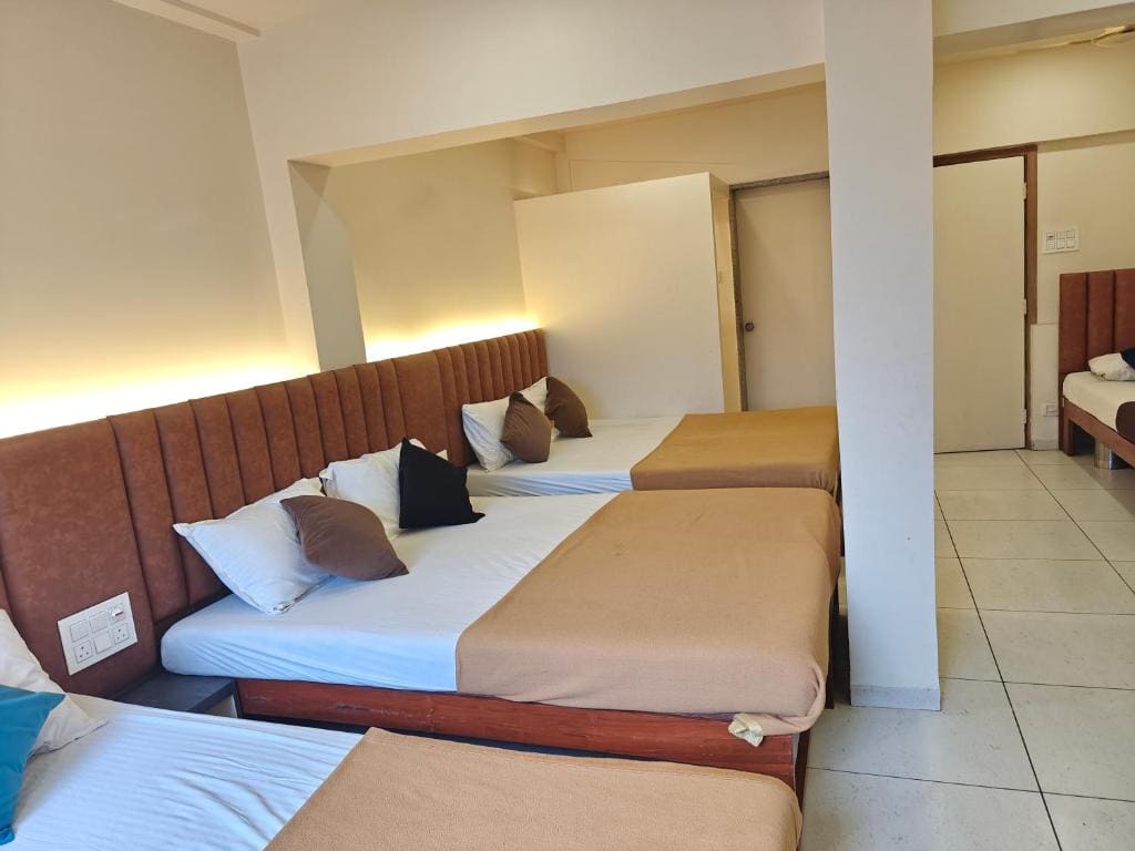 Family Room room - Image 2