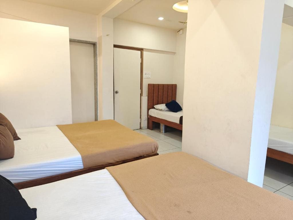 Family Room room - Image 3