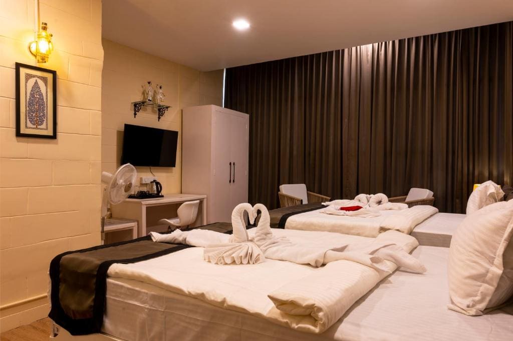 Family Room with Bathroom room - Image 2