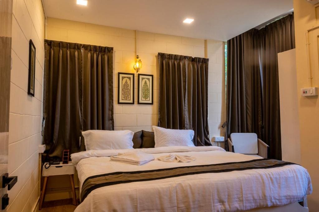 Deluxe Room room - Image 3
