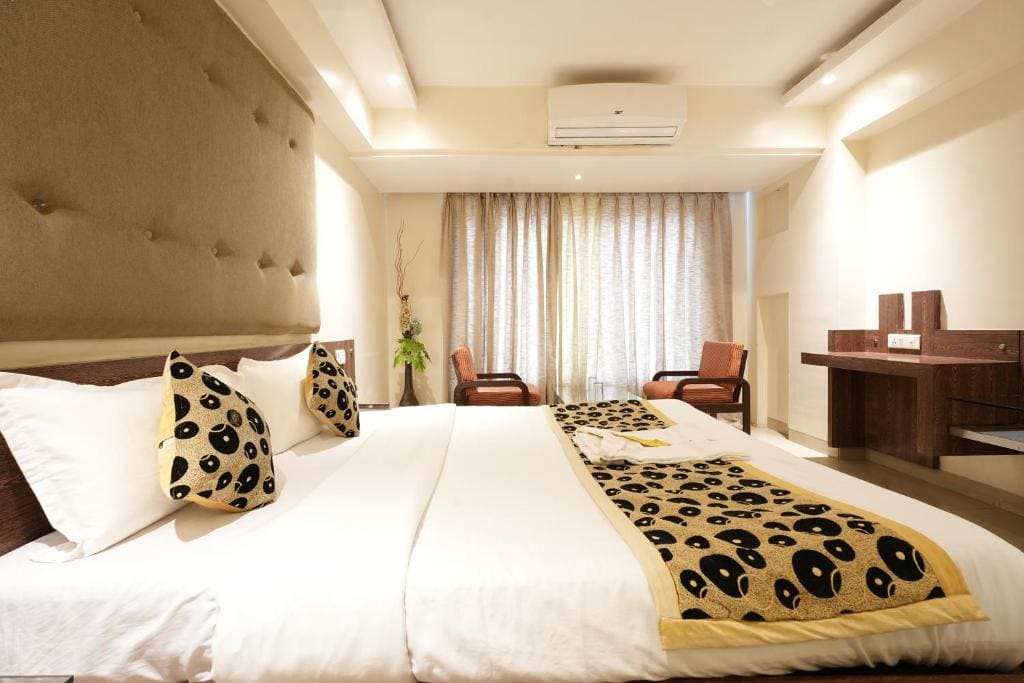Deluxe King Room room - Image 1