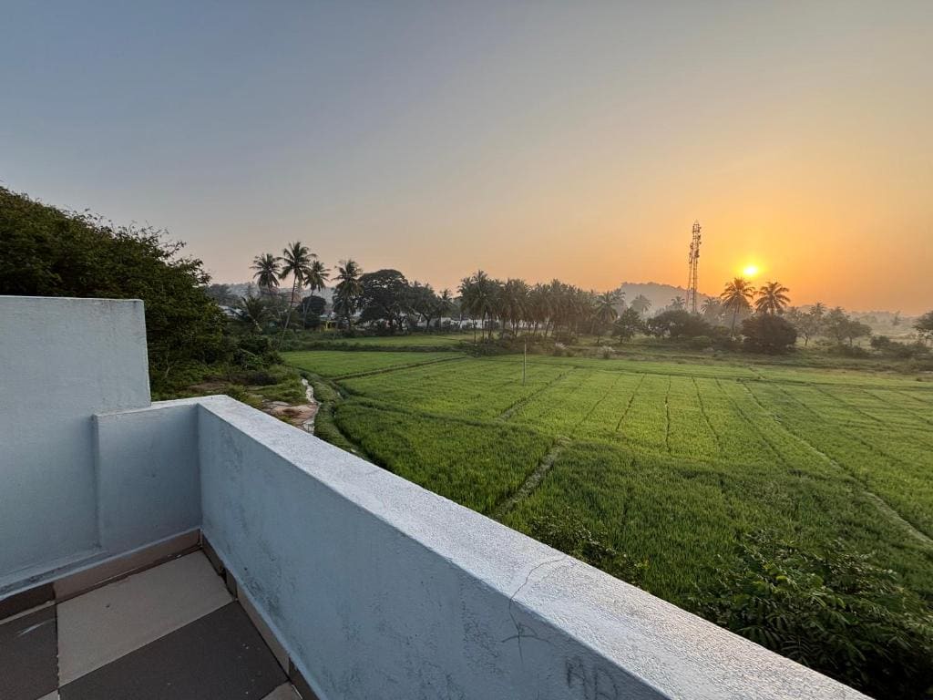 Deluxe Double Room with Balcony room - Image 2