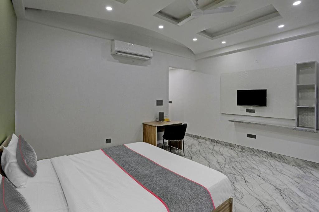 Classic Triple Room room - Image 2