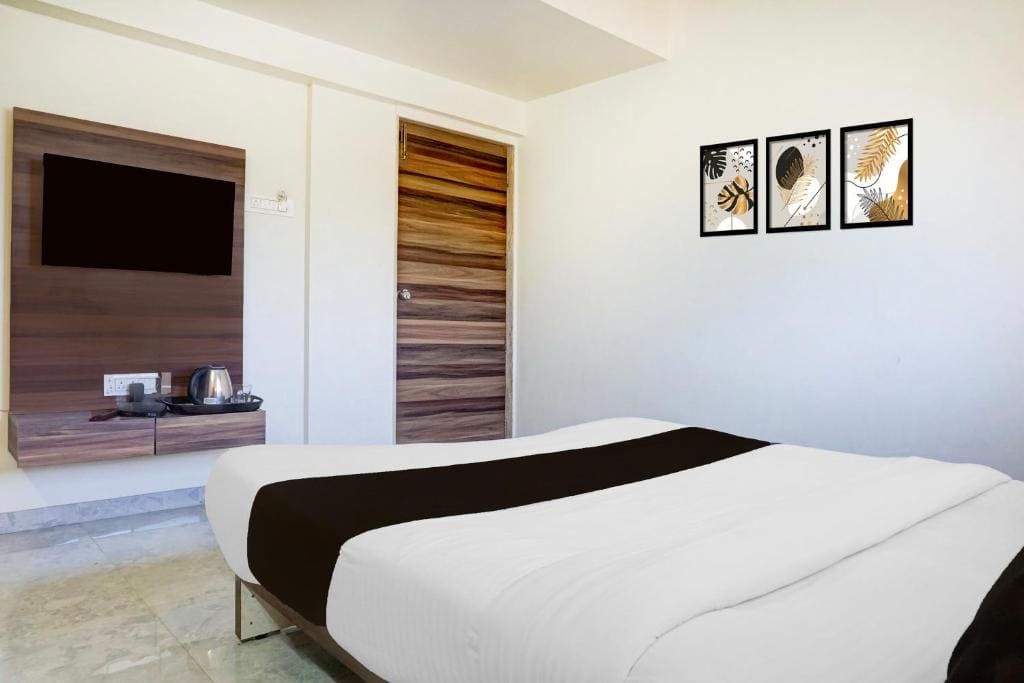 Superior Triple Room room - Image 1