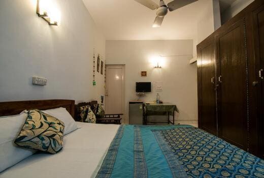 Double Room with Private Bathroom room - Image 3