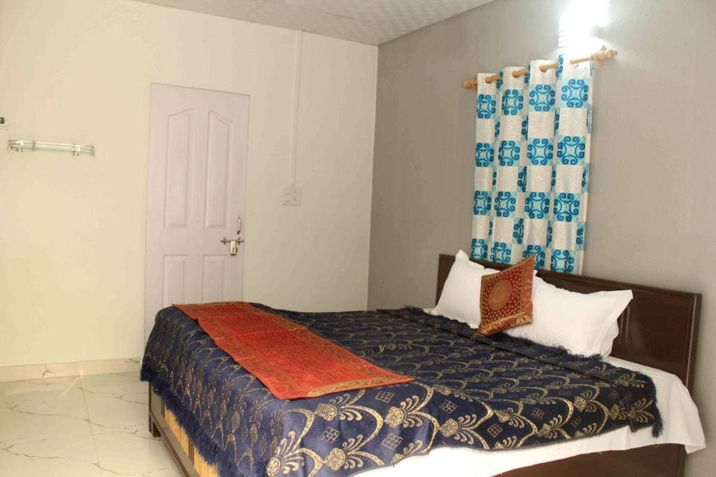 Double Room with Private Bathroom room - Image 2