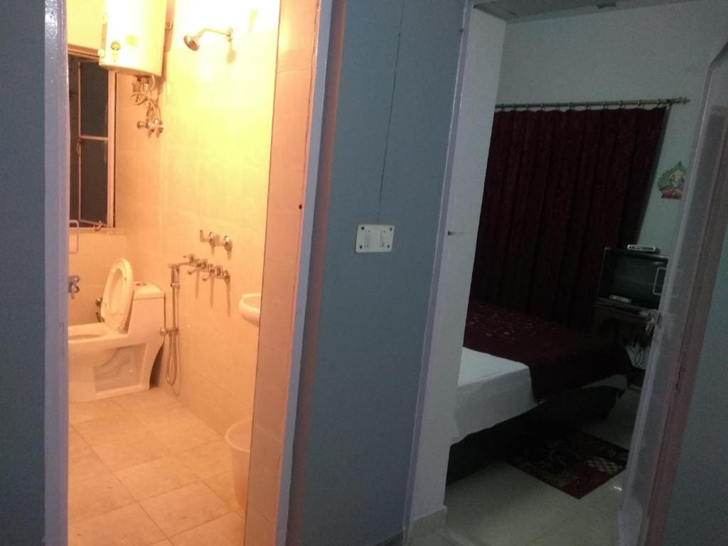 Standard Double Room with Shared Bathroom room - Image 1