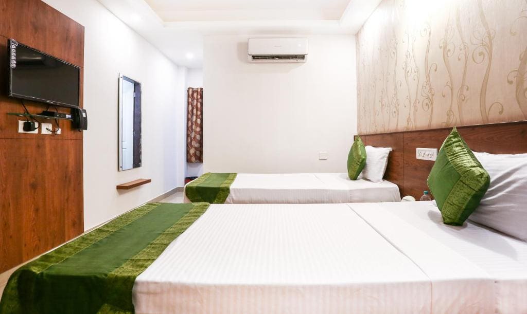 Standard Room With Queen Bed room - Image 3