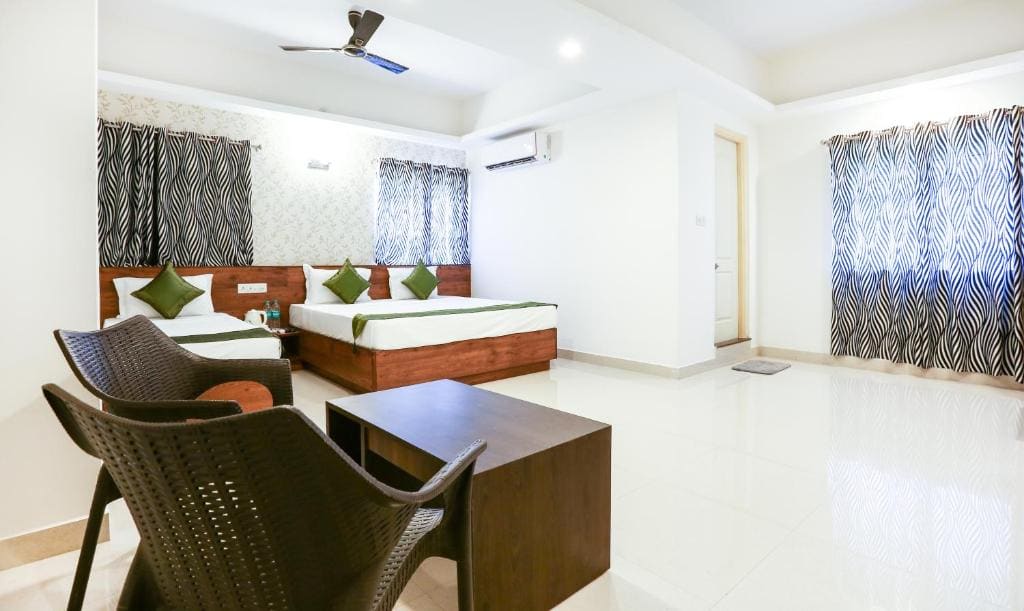Superior Family Room room - Image 2