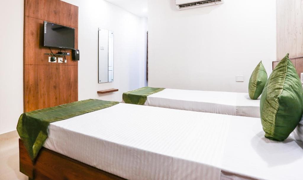Standard Room With Queen Bed room - Image 1