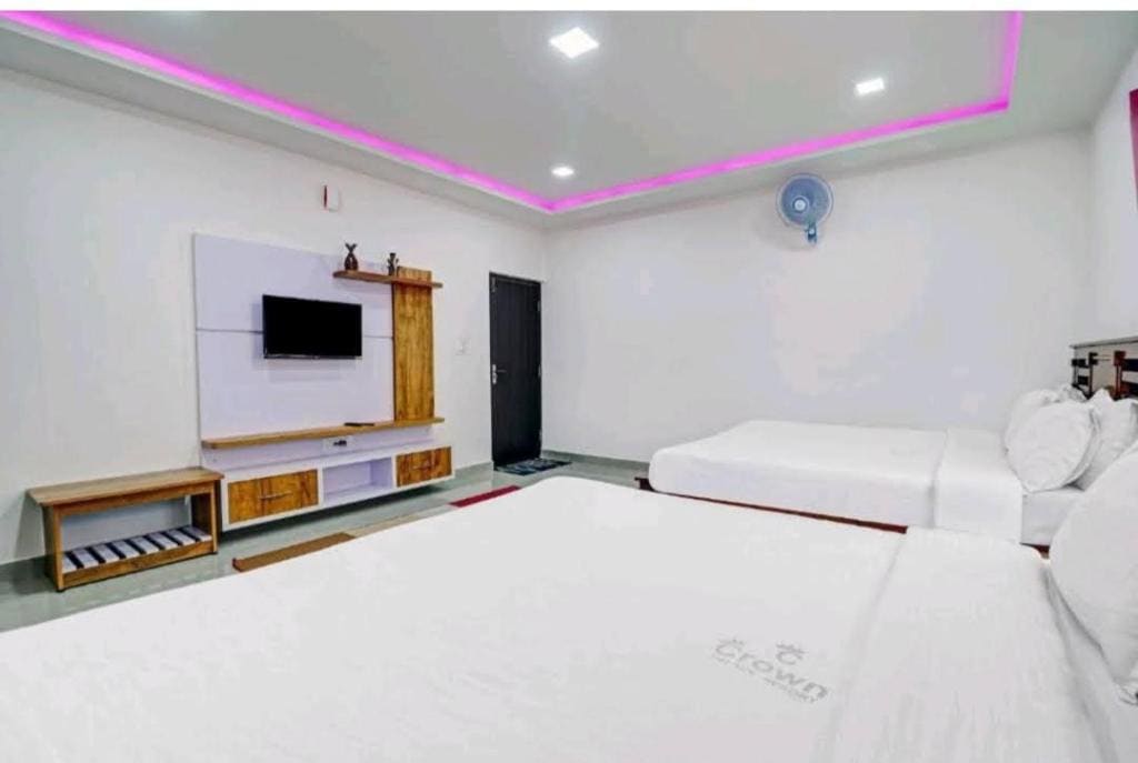 Family Room room - Image 3