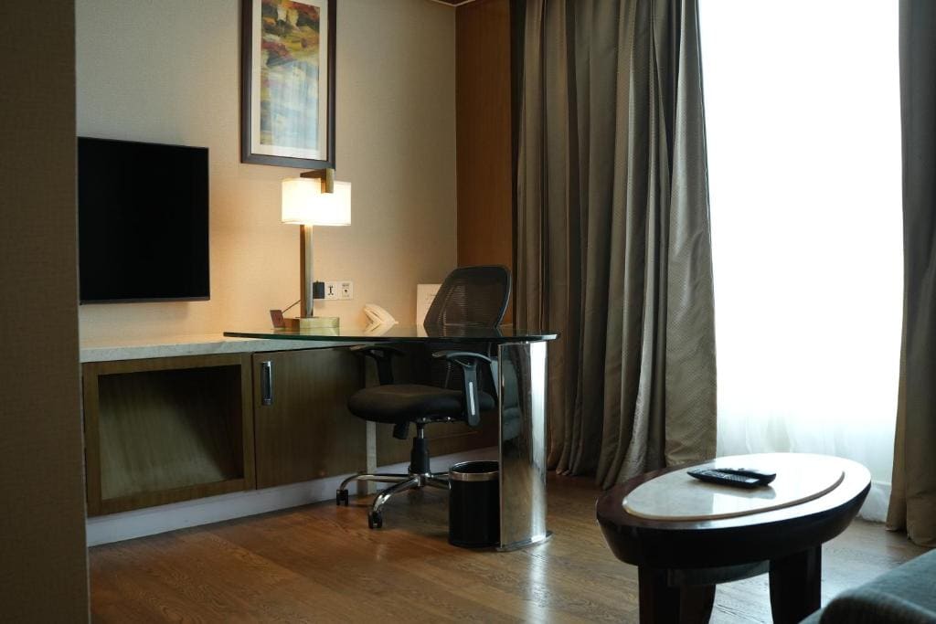 Junior King Suite - Lounge Access room - Image 2
