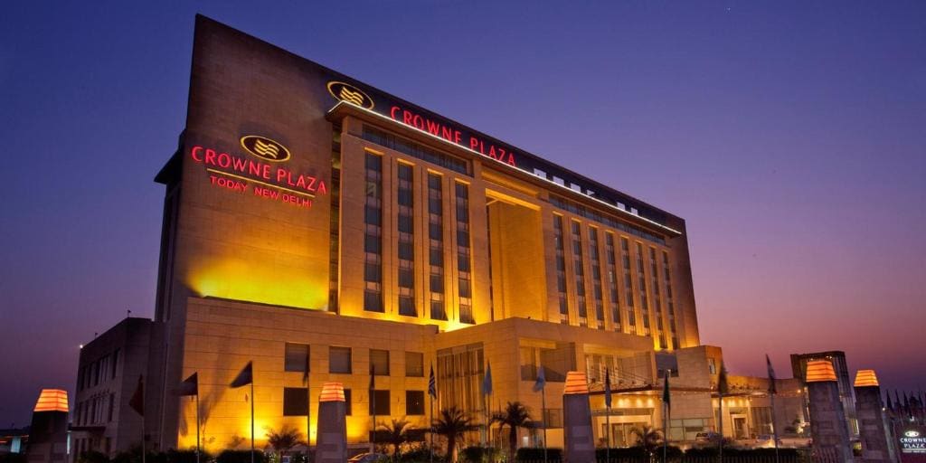 Standard Room Offers Buy1Get1 on Premium beverages between 11amto7pm and 15% discount on Food and Soft beverages, SPA and Laundry room - Image 1
