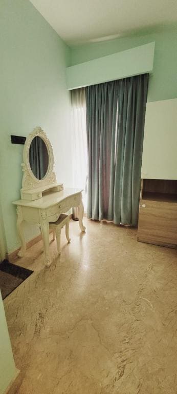 Queen Room with Garden View room - Image 3