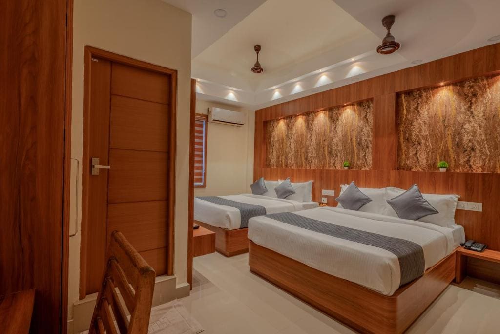 Superior Family Room room - Image 1
