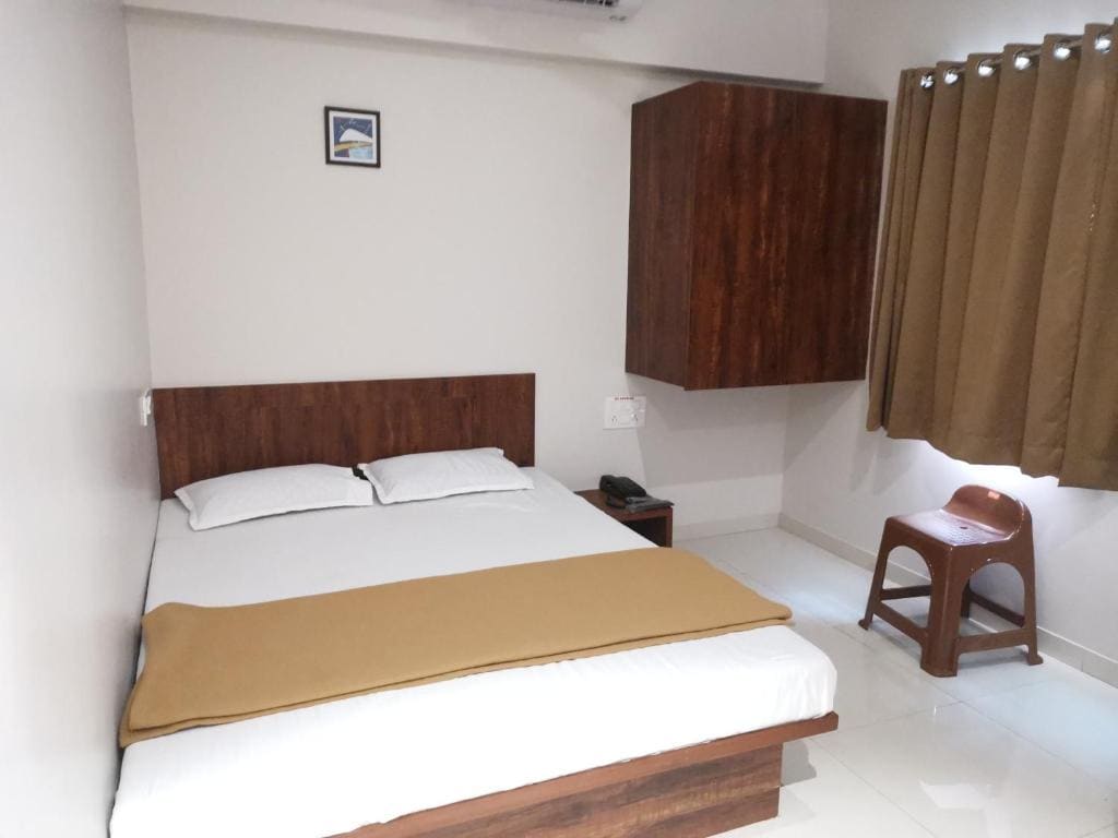 Deluxe Non AC Room room - Image 3