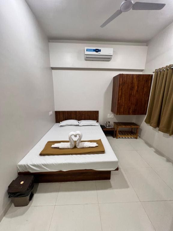 Deluxe Room AC room - Image 1