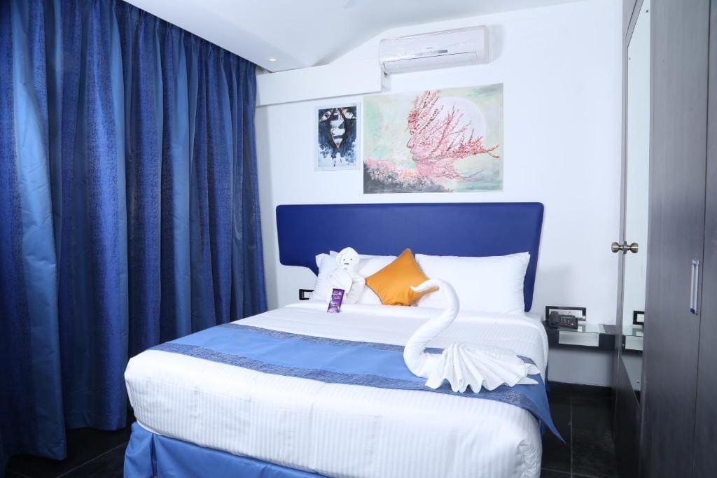 Business King Room - Non-Smoking room - Image 3
