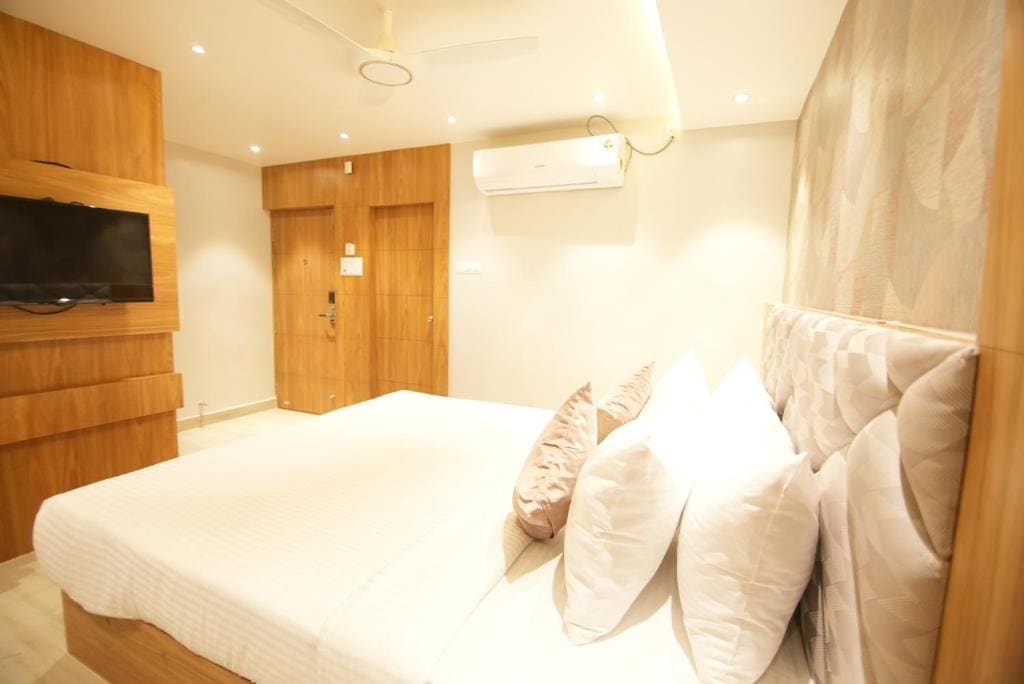 Deluxe Double Room room - Image 2