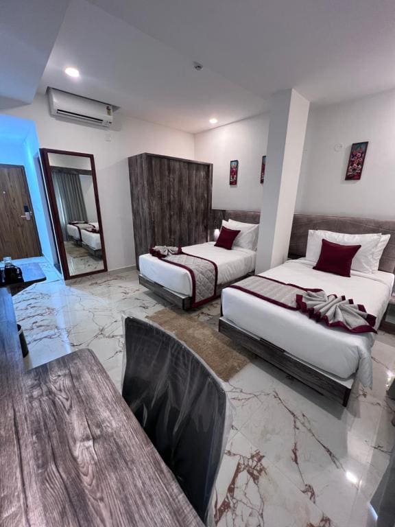 Standard Twin Room room - Image 3