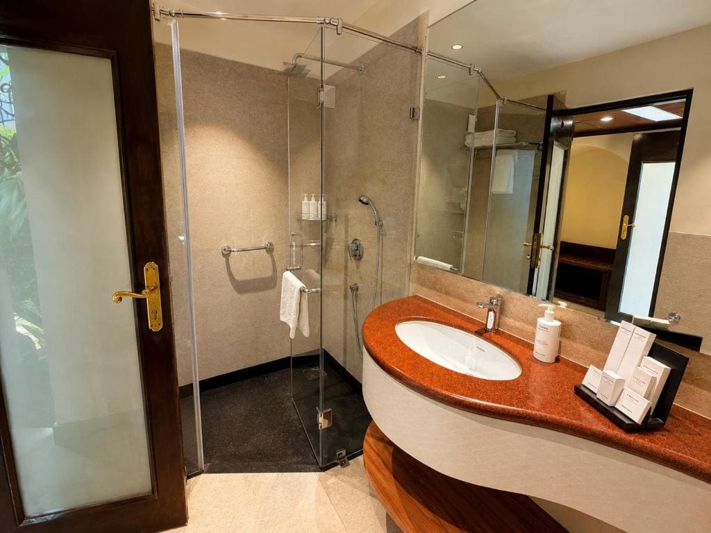 Superior Double Room with Garden View - 2 pint beer per night, 20% off on food & beverage and spa room - Image 2