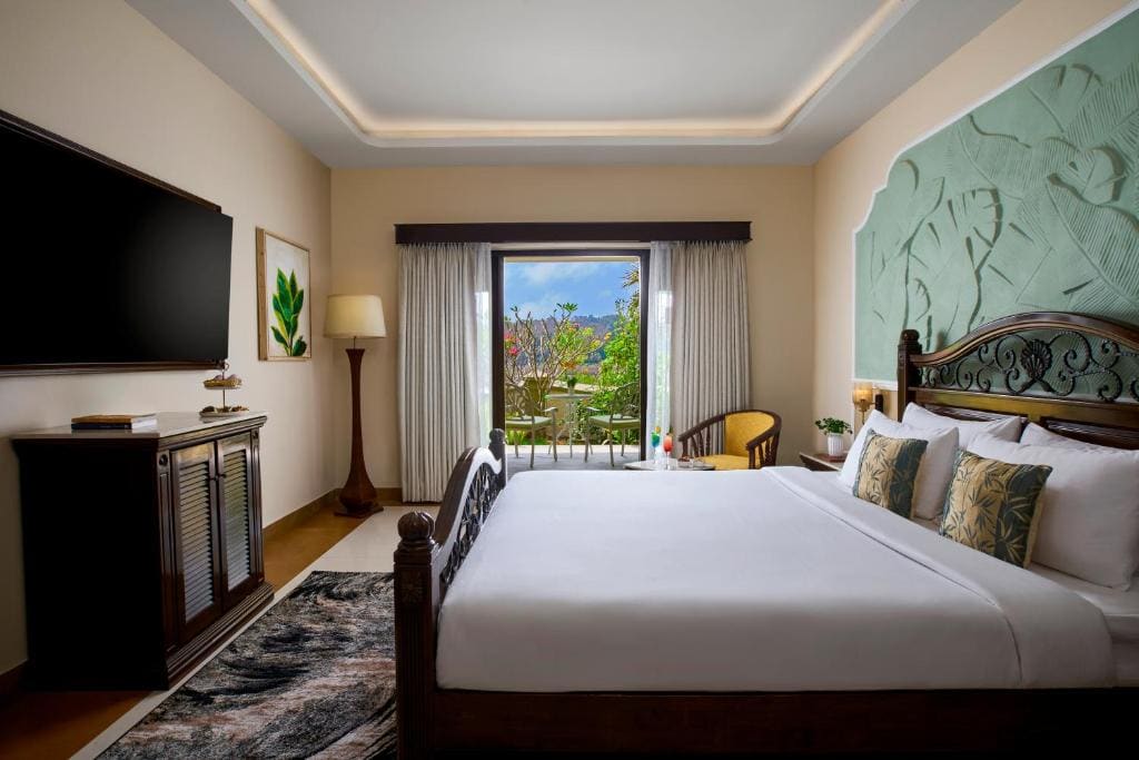 Superior Double Room - Garden Side - 2 pint beer per night, 20% off on food & beverage and spa room - Image 2