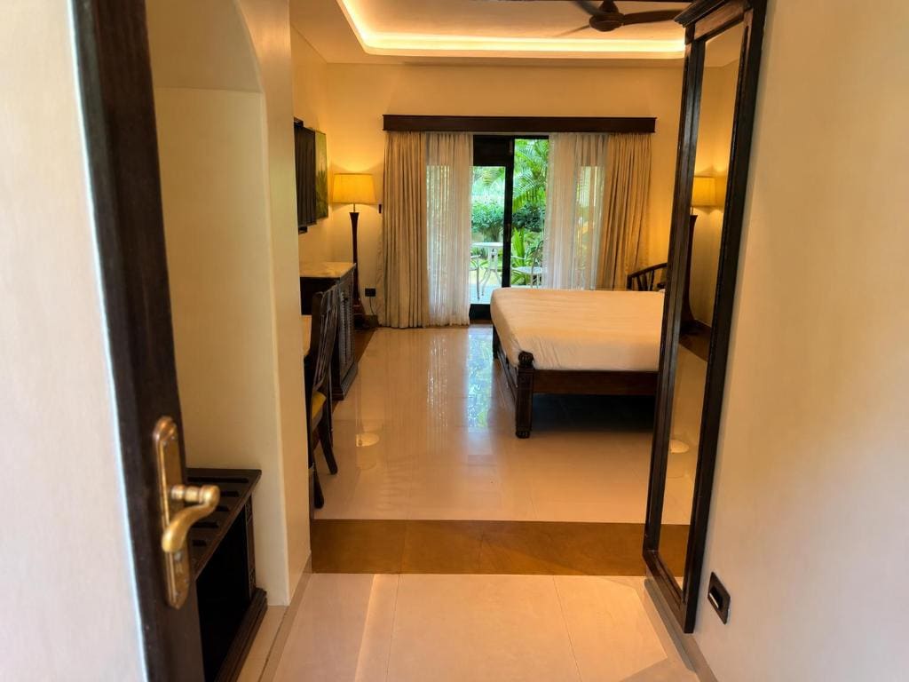 Superior Double Room - River Side - 2 pint beer per night, 20% off on food & beverage and spa room - Image 2