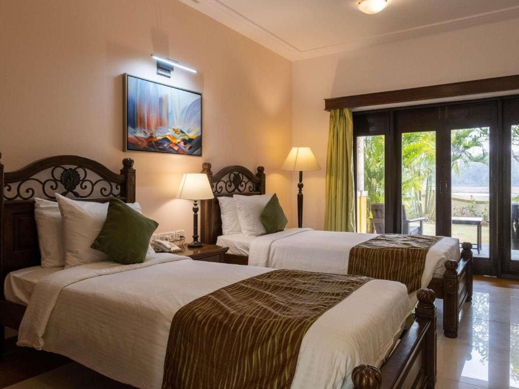 Superior Twin Room - Garden Side - 2 pint beer per night, 20% off on food & beverage and spa room - Image 1