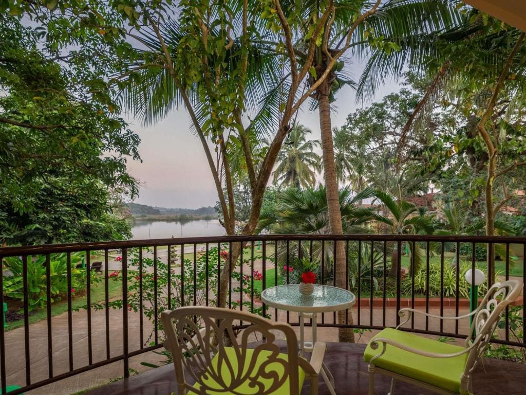 Villa Room with Double Bed and River View - 2 pint beer per night, 20% off on food & beverage and spa room - Image 1
