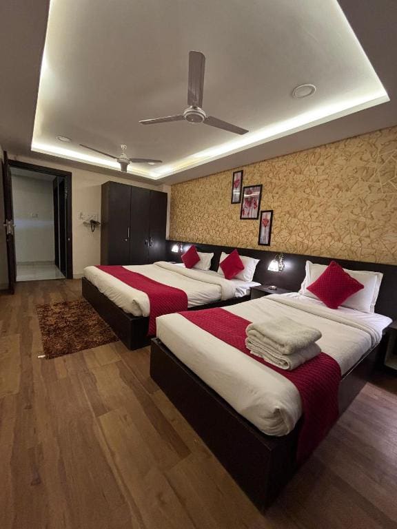 Family Room room - Image 2